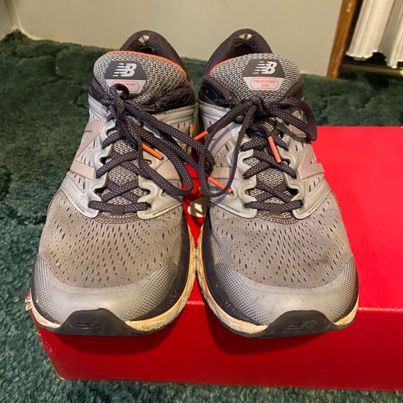 Women’s New Balance 1080s - Picture 7 of 10